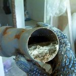 Эксплуатационный засор в пластиковой трубе