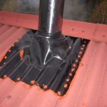 Герметизация трубы на крыше из профнастила