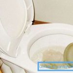 Unclogging a clogged toilet